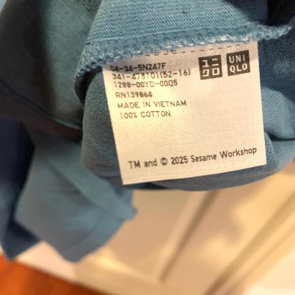 Uniqlo x Sesame Street Cookie Monster Graphic T-shirt in Blue - Picture 7 of 8